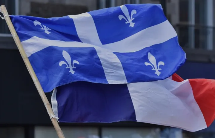 آیا دولت کانادا با حمایت از زبان انگلیسی در کبک، زبان فرانسوی را تضعیف می‎کند؟